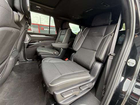 Used 2025 Cadillac Escalade Sport w/ Touring Package AWD/4WD image 33