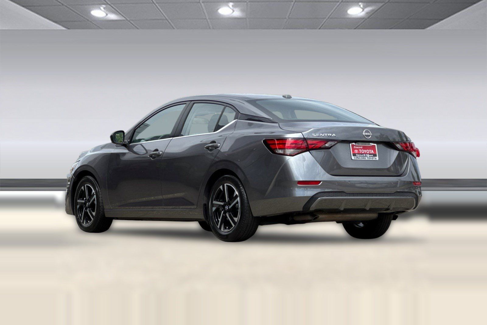 Used 2025 Nissan Sentra SV FWD image 3
