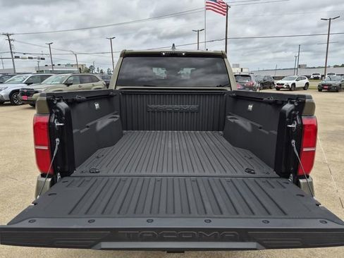 Used 2025 Toyota Tacoma TRD Sport RWD image 12