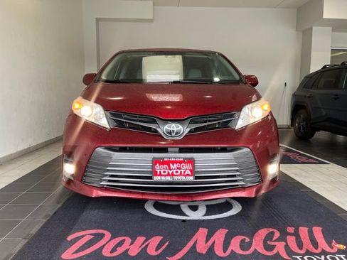 Certified 2020 Toyota Sienna XLE FWD image 4
