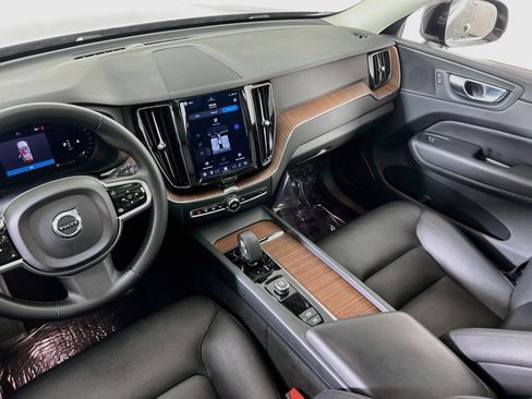 Used 2023 Volvo XC60 B5 Plus AWD/4WD image 23