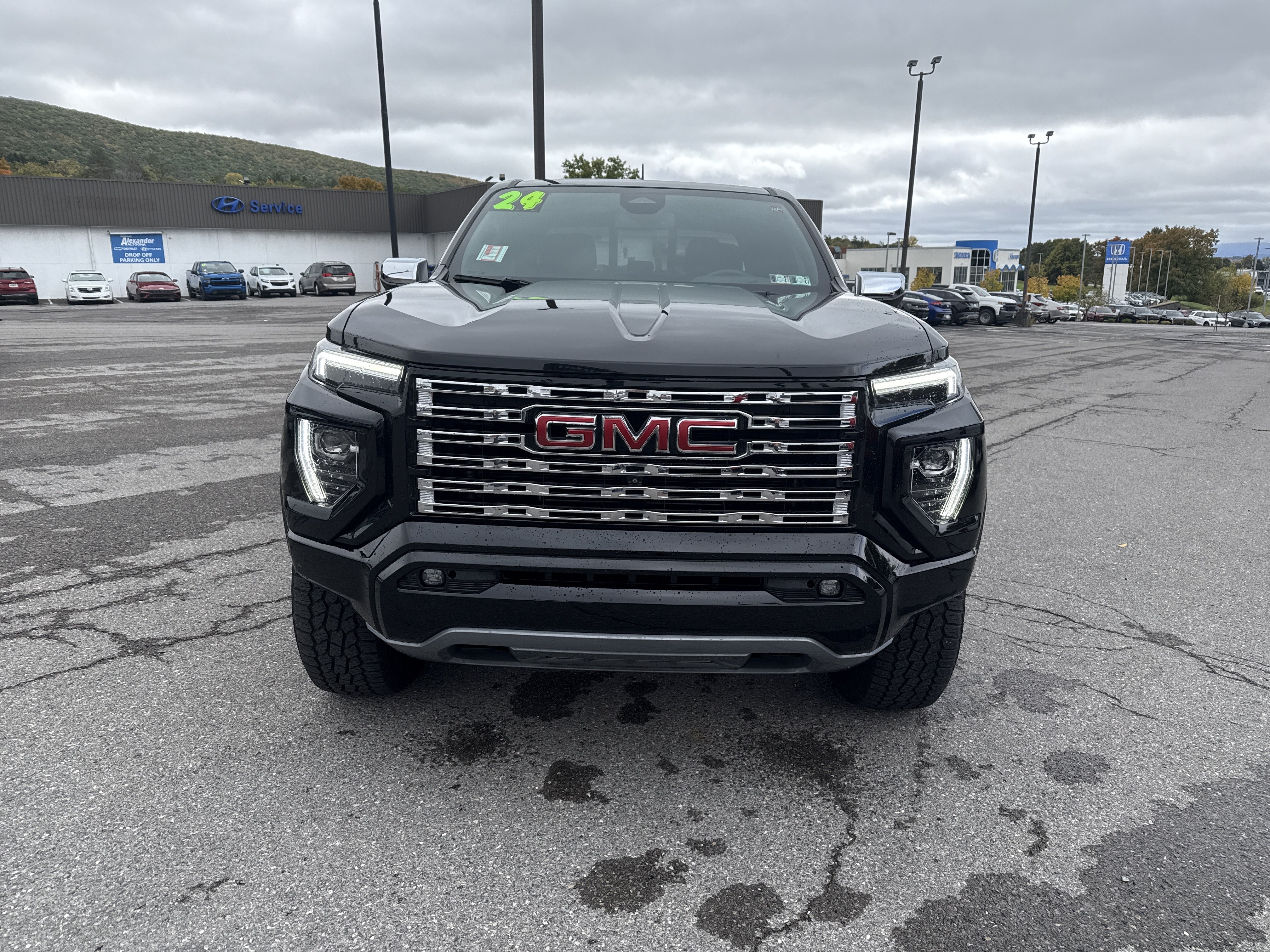 Used 2024 GMC Canyon Denali w/ LPO, Denali Black Edition AWD/4WD image 9