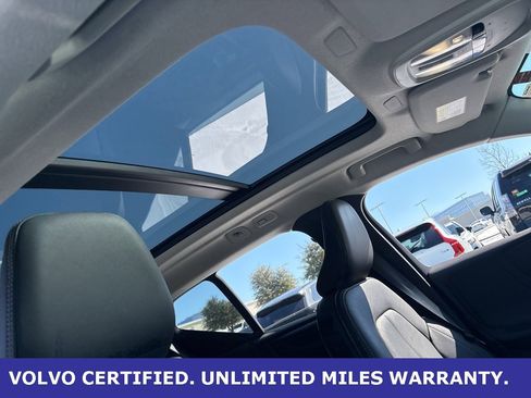 Used 2024 Volvo XC40 B5 Plus image 13