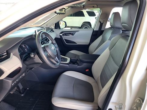 Used 2019 Toyota RAV4 Limited w/ Cold Weather Package FWD image 26