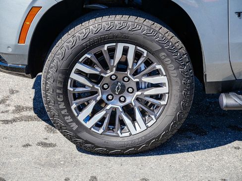 Used 2025 Chevrolet Tahoe Z71 AWD/4WD image 8