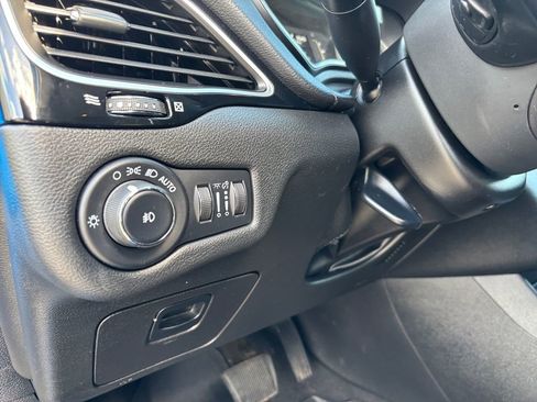 Used 2021 Jeep Cherokee Latitude Plus image 23