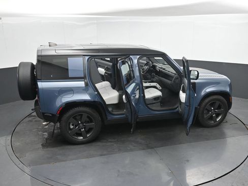 Used 2025 Land Rover Defender 110 X-Dynamic SE AWD/4WD image 50