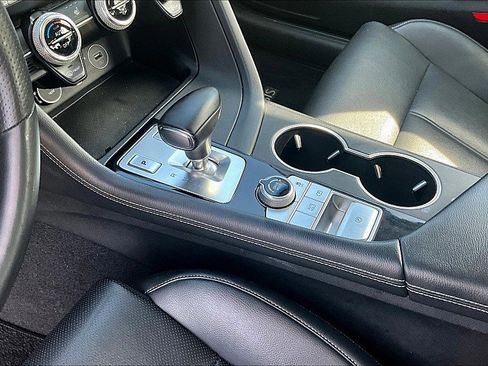 Used 2023 Genesis G70 2.0T image 18