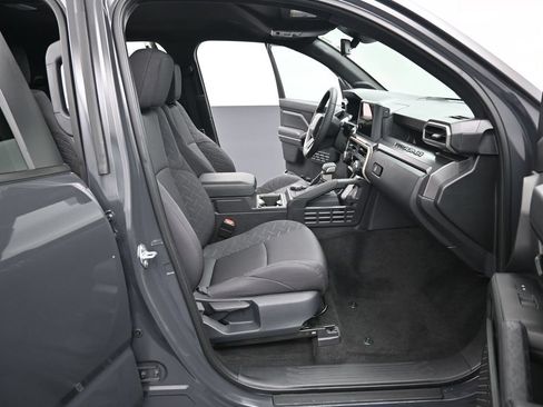 Certified 2025 Toyota Tacoma SR5 w/ SR5 Upgrade Package AWD/4WD image 35