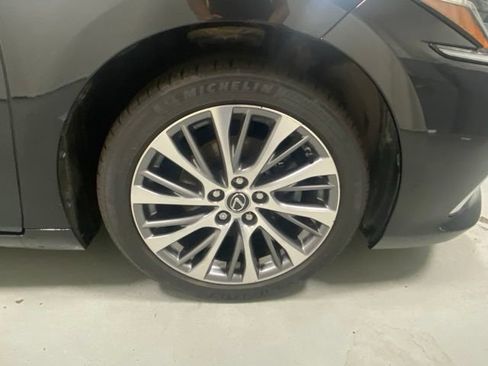 Used 2019 Lexus ES 350 w/ Premium Package FWD image 5