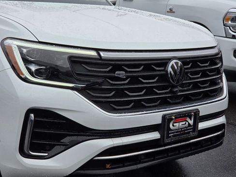 Used 2024 Volkswagen Atlas SEL Premium R-Line image 8