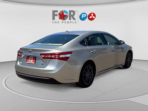 Used 2014 Toyota Avalon Limited w/ Technology Package FWD image 5