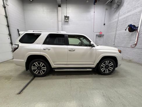 Used 2022 Toyota 4Runner Limited AWD/4WD image 4