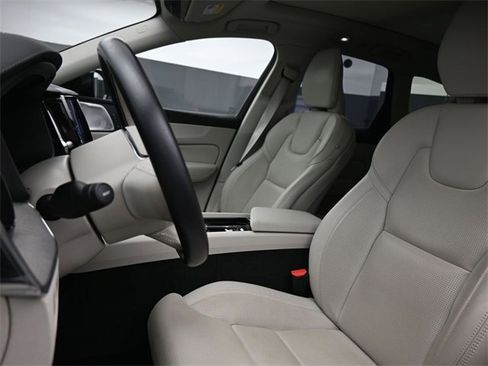 Used 2024 Volvo XC60 B5 Ultimate w/ Protection Package Premier image 9