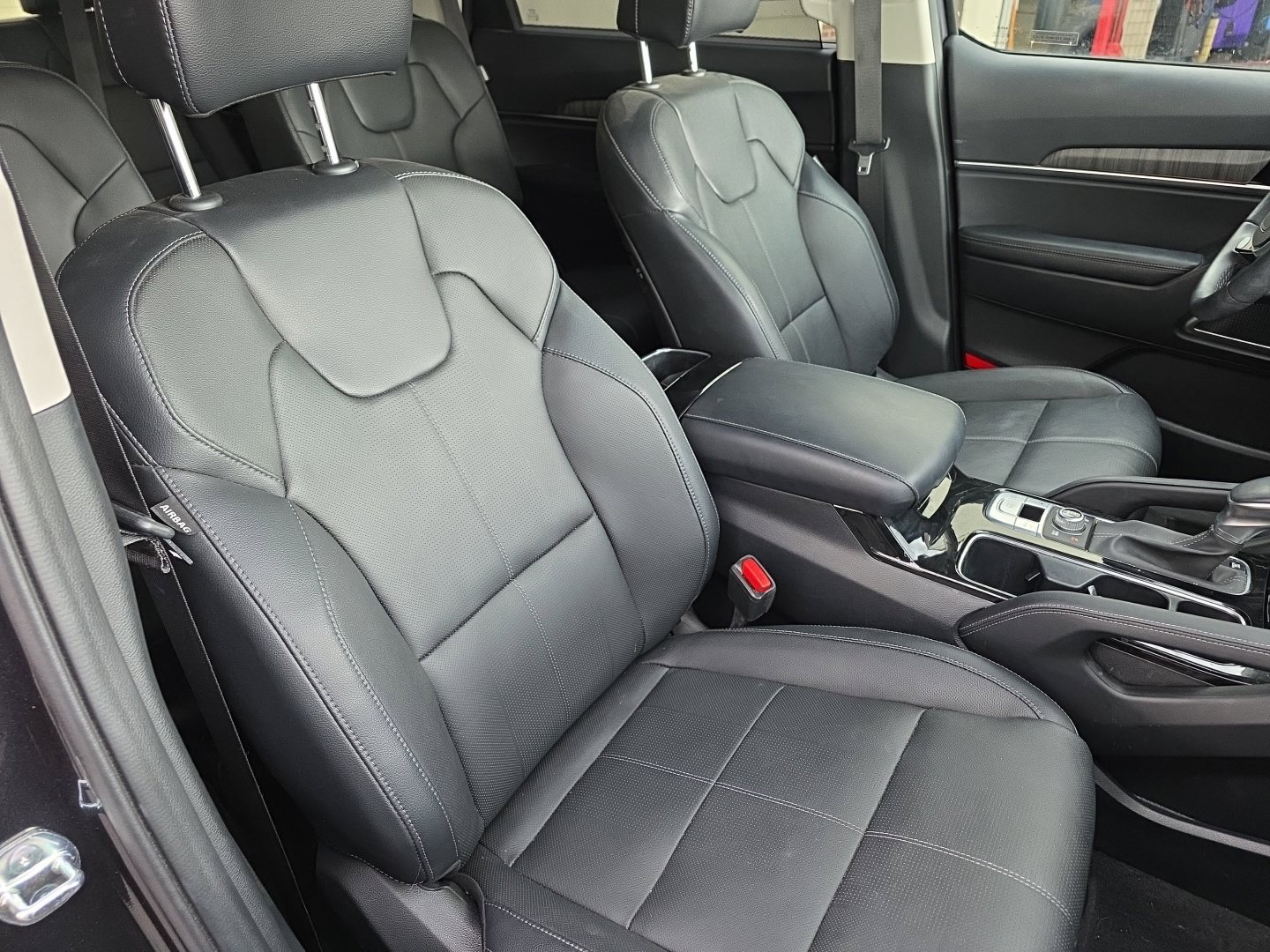 Used 2025 Kia Telluride EX w/ EX Captain's Chair Package AWD/4WD image 38