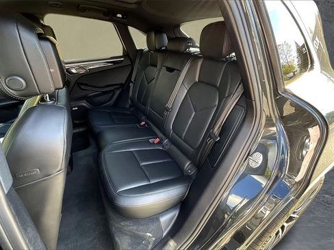 Used 2022 Porsche Macan Base image 22