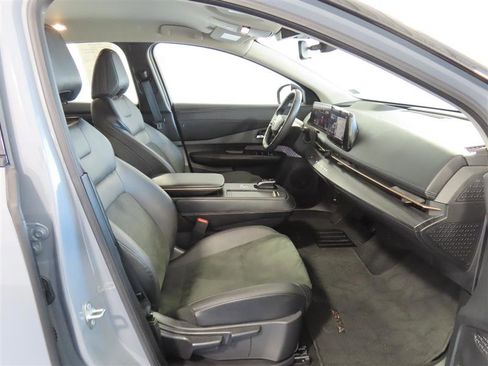 Used 2024 Nissan Ariya AWD image 39
