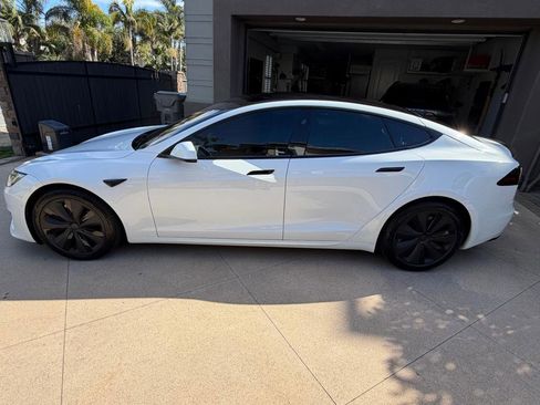 Used 2023 Tesla Model S Plaid image 3