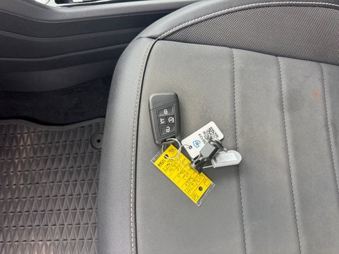 Certified 2023 Volkswagen Taos SE AWD/4WD image 38