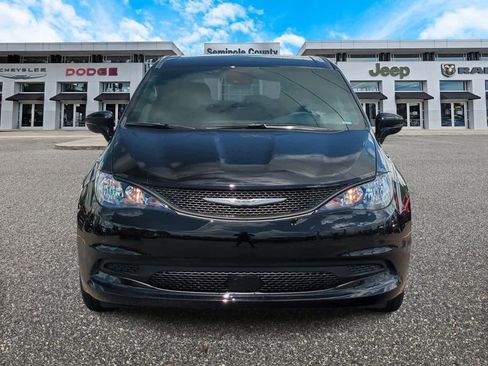 New 2026 Chrysler Voyager LX image 3