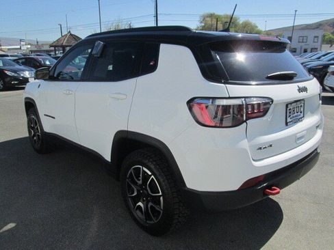 Used 2025 Jeep Compass Trailhawk AWD/4WD image 4