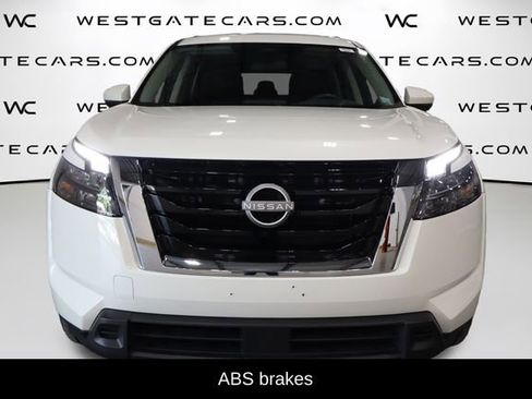 Used 2024 Nissan Pathfinder SV image 4