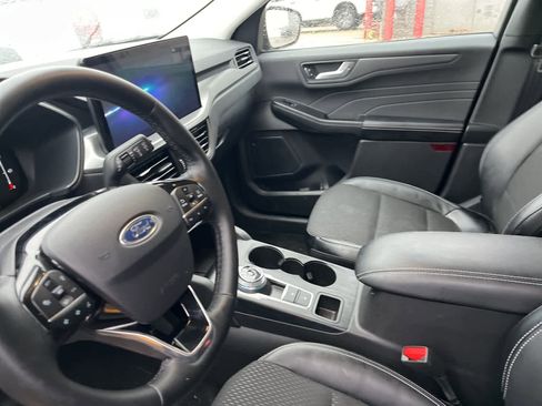 Used 2025 Ford Escape SE image 24