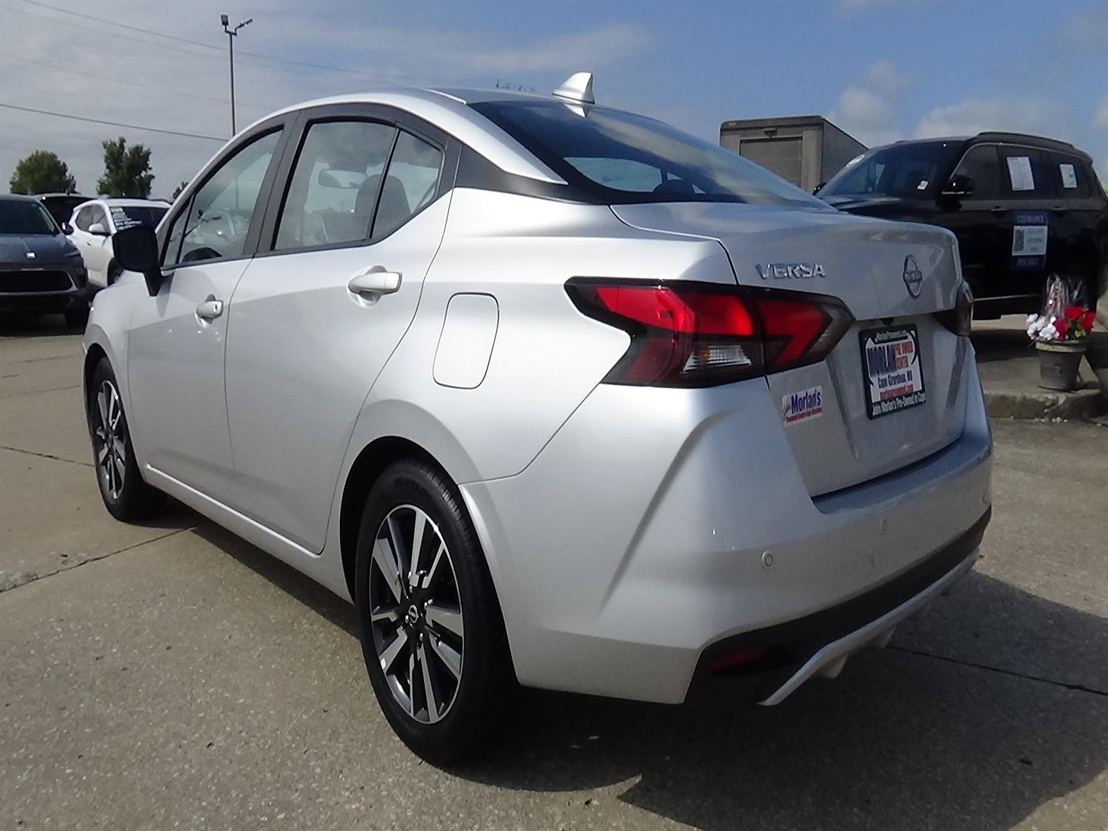 Used 2025 Nissan Versa SV FWD image 8