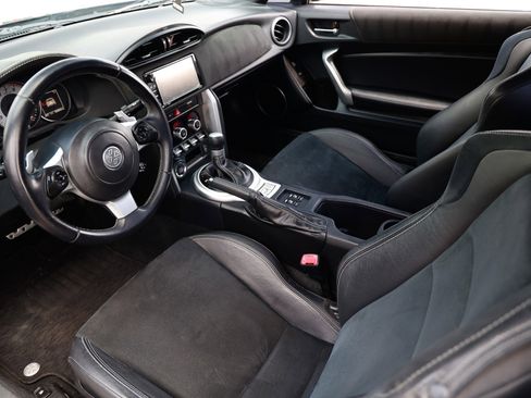 Used 2019 Toyota 86 RWD image 6
