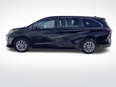 Used 2024 Toyota Sienna LE image 6