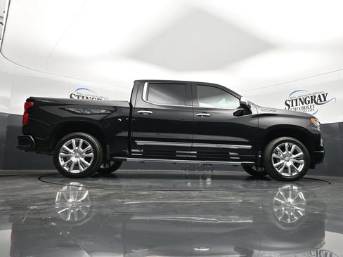 Used 2025 Chevrolet Silverado 1500 High Country w/ High Country Premium Package AWD/4WD image 27