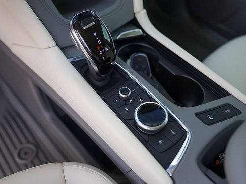 Used 2020 Cadillac XT5 Premium Luxury FWD image 17