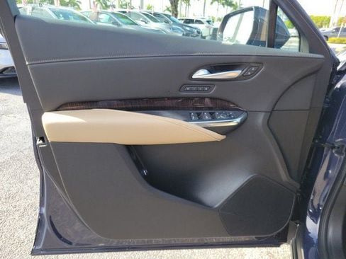 Used 2025 Cadillac XT4 Premium Luxury FWD image 16