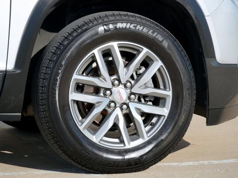 Used 2017 GMC Acadia SLE FWD image 32