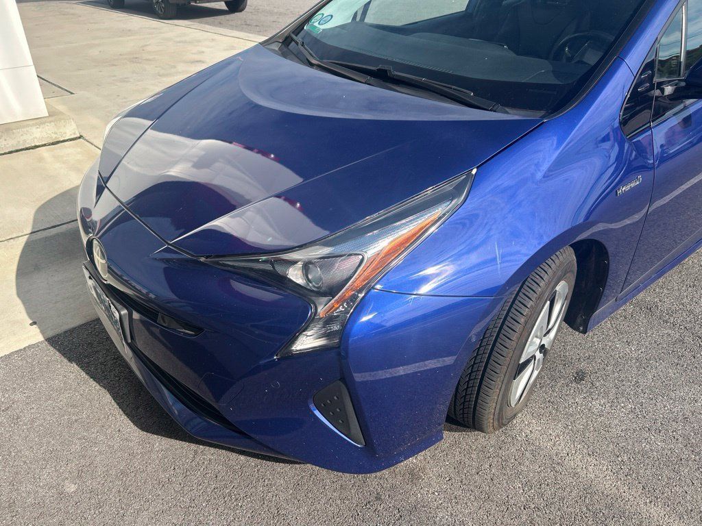 Used 2018 Toyota Prius Four FWD image 2
