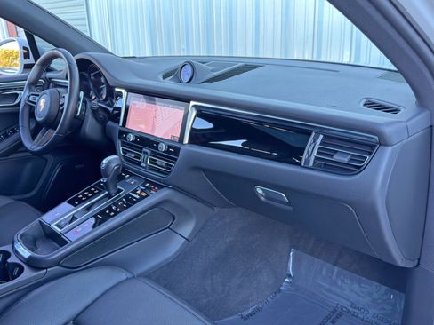 Used 2023 Porsche Macan image 15