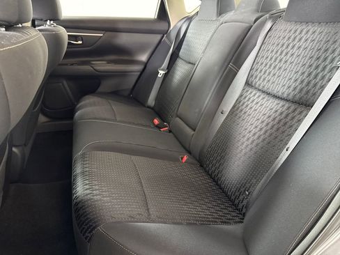 Used 2016 Nissan Altima 2.5 SV w/ Convenience Package image 12