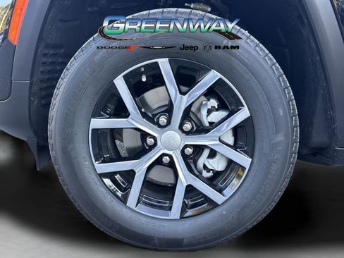 New 2025 Jeep Grand Cherokee Limited RWD image 32