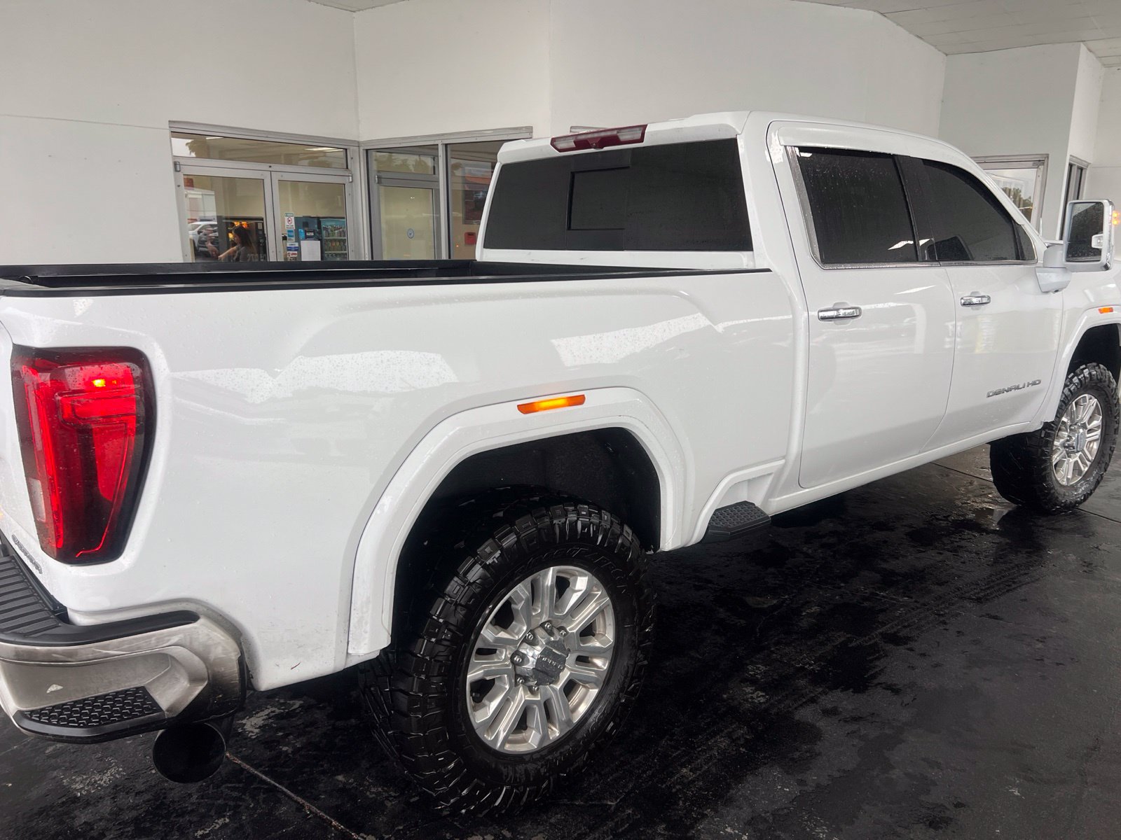 Used 2023 GMC Sierra 3500 Denali AWD/4WD image 2