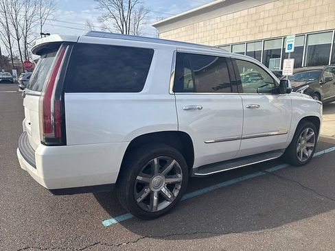 Used 2016 Cadillac Escalade Luxury image 3
