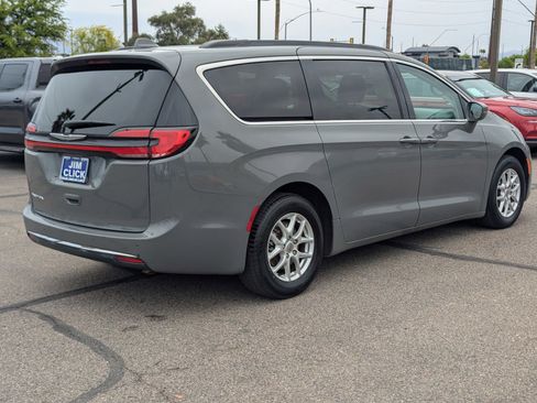 Used 2022 Chrysler Pacifica Touring-L FWD image 2
