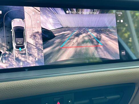 Used 2025 Porsche Cayenne Coupe image 14