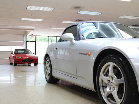 Used 2002 Honda S2000 image 2