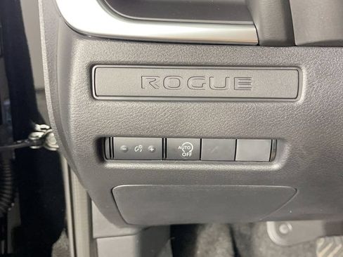 Used 2025 Nissan Rogue S FWD image 28