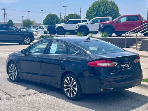 Used 2019 Ford Fusion SE AWD/4WD image 4