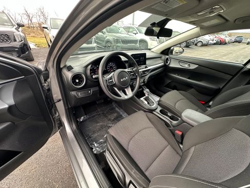 Used 2023 Kia Forte LXS image 27