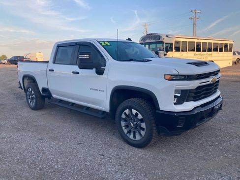 Used 2024 Chevrolet Silverado 2500 Custom w/ Custom Value Package AWD/4WD image 9