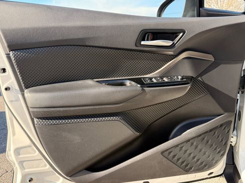 Used 2019 Toyota C-HR XLE image 13