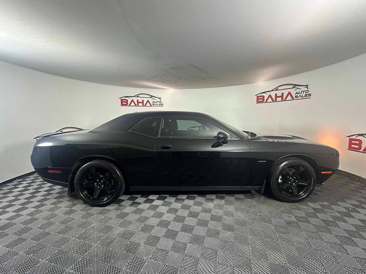 Used 2017 Dodge Challenger R/T RWD image 11