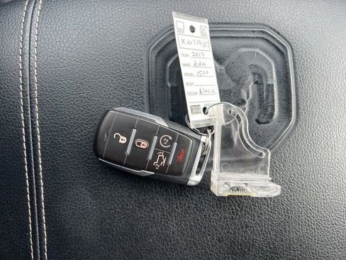 Used 2019 RAM 1500 Laramie AWD/4WD image 18